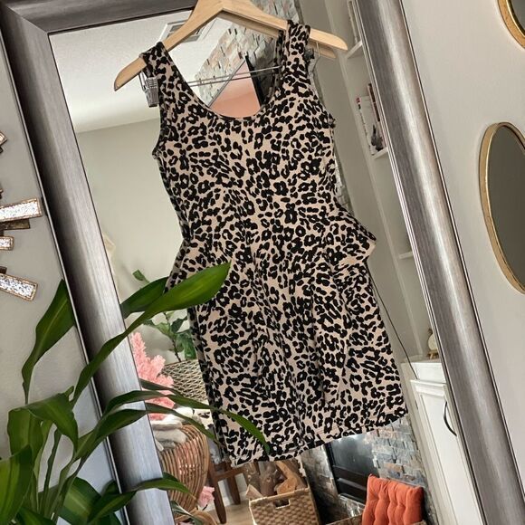 Peplum Style Dress w/Zippered Back, SZ S NWT - Picture 1 of 5